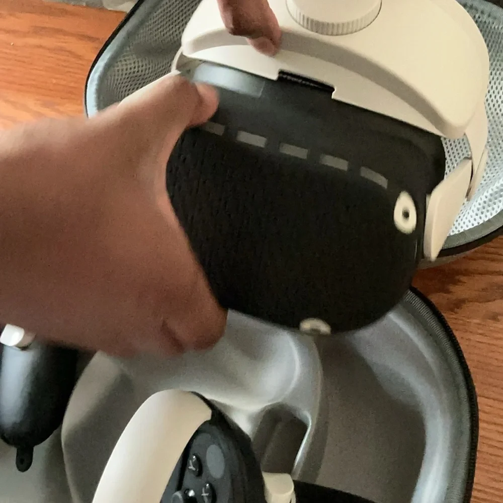 Oculus VR Headset with Controllers - Black and White